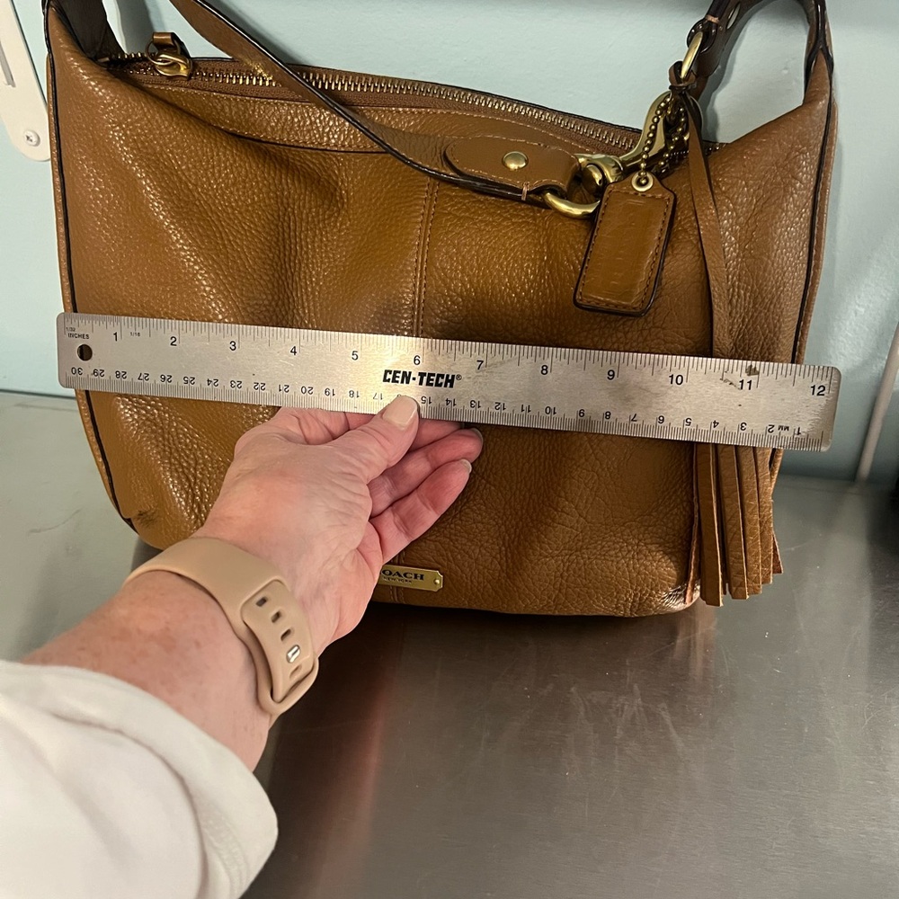 Older Tan Coach Leather Hobo Bag with Hang Tag - Picture 6 of 10